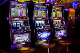 slot 689 အွန်လိုင်း ကတ်ဂိမ်းများ Baccarat Poker Live Casino မြန်မာ Member ကစားနေစဉ်