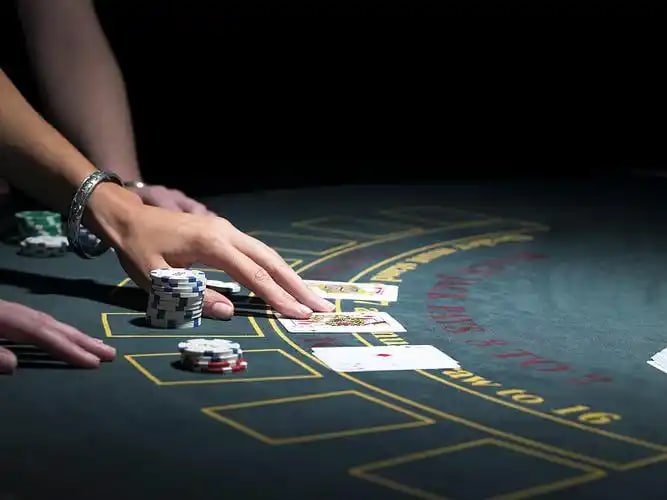 slot 689 Baccarat Dragon Tiger Blackjack ကတ်ဂိမ်းများ Live Dealer ဖြင့် MMK ကစားနေစဉ်